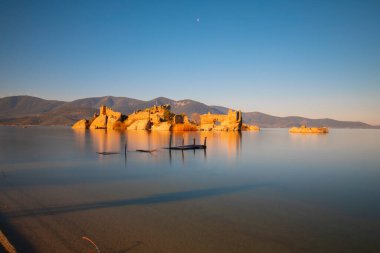 Bafa lake is a peaceful place, ringed by traditional villages such as Kapkr full of fisherman boats and ruins of Herakleia
