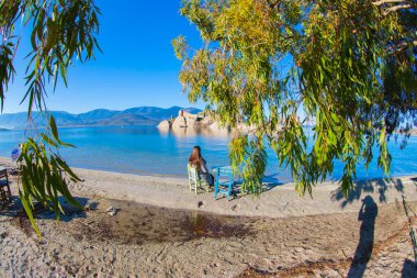 Bafa Gölü, Herakleia harabeleri ve balıkçı tekneleri ile dolu Kapkr gibi geleneksel köylerle çevrili huzurlu bir yerdir.