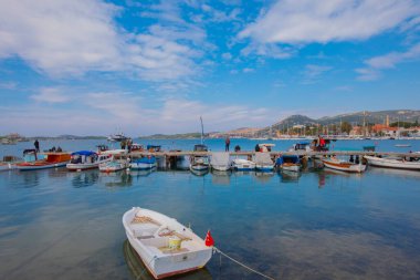 Foca, Ege kıyısında, İzmir ilinin bir ilçesidir..