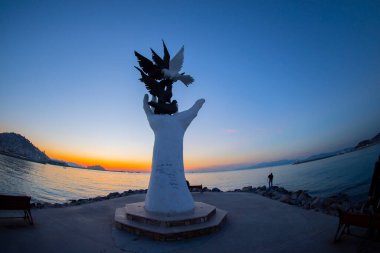 Hand of peace sculpture with doves on the waterfront in Kusadasi.