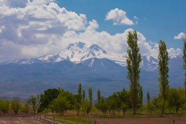Erciyes Dağı, Türkiye 'nin en yüksek dağıdır.