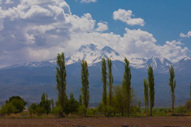 Erciyes Dağı, Türkiye 'nin en yüksek dağıdır.