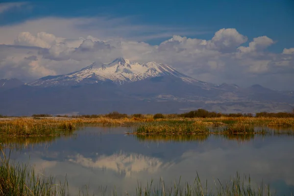 Гора Эрджиес Гора Эрджиес Самая Высокая Гора Турции — стоковое фото