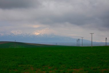 Hasanda Dağı ya da Hasan Dağı, deniz seviyesinden 3268 metre yüksekliğinde bir volkanik dağdır. İki büyük krateri vardır, Büyük Hasan ve Kk Hasan Dağı..