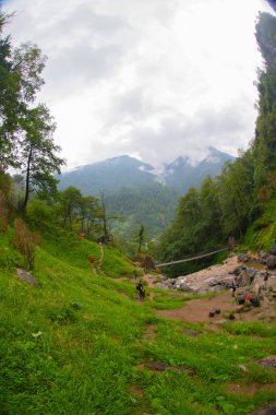 Mencuna Şelalesi. Doğu Karadeniz 'in en görkemli şelalelerinden biridir. Türkiye şelaleleri. Artvin Arhavi ilçesi, Türkiye