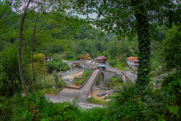 Ponts Historiques Ortacalar Doubles Avec Une Vue Magnifique Milieu Vert — Photo