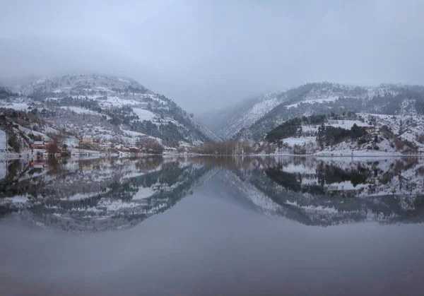 Заморожене Озеро Зимовому Сніговому Ландшафті Озеро Кубук Гойнук Болу Туреччина — стокове фото