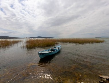 Türkiye 'nin Golyazi Köyünde balıkçı teknesi