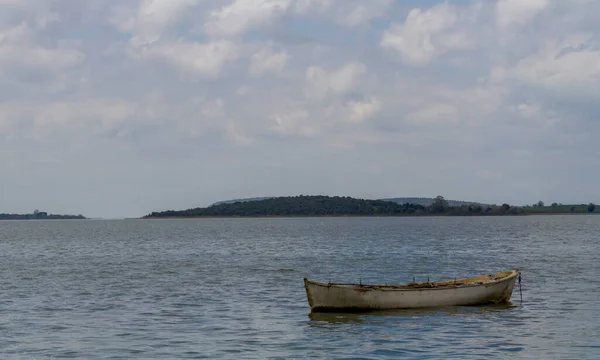 Αλιευτικό Σκάφος Στο Χωριό Golyazi Της Τουρκίας — Φωτογραφία Αρχείου
