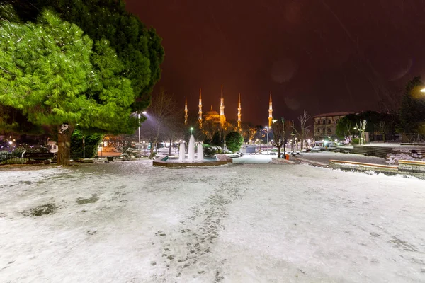 Πλατεία Σουλταναχμέτ Χειμώνας Και Νύχτα Τζαμί Αγίας Σοφίας Και Μπλε — Φωτογραφία Αρχείου