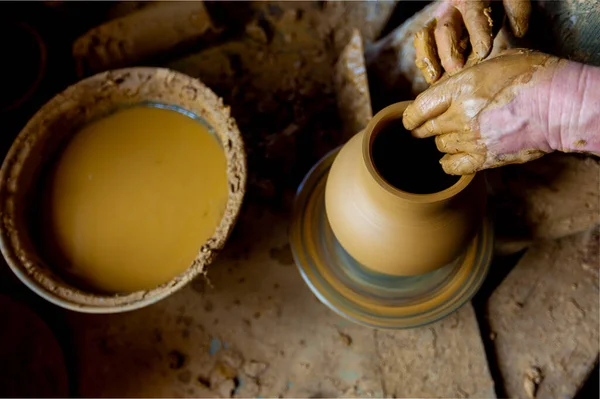 Women Working Potter Wheel Hands Sculpts Cup Clay Pot Workshop — Stock Photo, Image