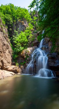 Ormanda şelale manzarası. Erikli şelalesi, Yalova.
