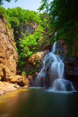 Ormanda şelale manzarası. Erikli şelalesi, Yalova.