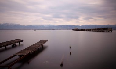 A collection of old piers was photographed using the long exposure technique