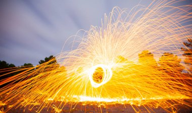 Steel wool and astrophotography, photographed at night with the long exposure technique.