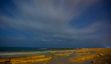 Steel wool and astrophotography, photographed at night with the long exposure technique.
