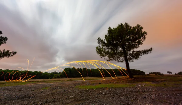 Steel wool and astrophotography, photographed at night with the long exposure technique.