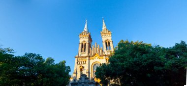 Güzel mimarisi olan şehir manzarası. Batumi 'de Avrupa meydanı.