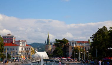 Güzel mimarisi olan şehir manzarası. Batumi 'de Avrupa meydanı.