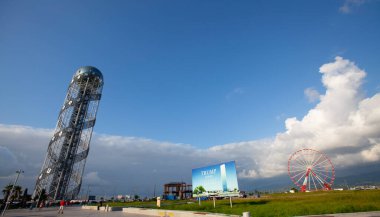 Güzel mimarisi olan şehir manzarası. Batumi 'de Avrupa meydanı.