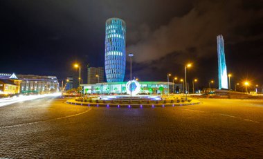 Güzel mimarisi olan şehir manzarası. Batumi 'de Avrupa meydanı.