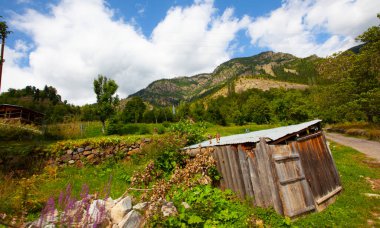 avat is the town and center of Artvin province, at the eastern end of the Black Sea Region. The name avat comes from the Georgian aveti and the town of avat is one of the settlements of the historical aveti region.