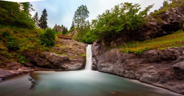 avat is the town and center of Artvin province, at the eastern end of the Black Sea Region. The name avat comes from the Georgian aveti and the town of avat is one of the settlements of the historical aveti region.