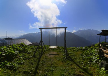 Gito plato manzaralı sisli hava. Bu plato, Rize 'nin Camlihemsin ilçesinde yer almaktadır. Kackar Dağları bölgesi. Rize, Türkiye.