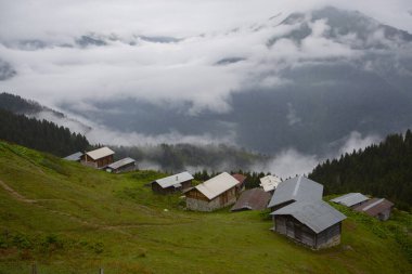 Pokut Plateau and Kakar Mountains are among the most beautiful plateaus of Turkey.