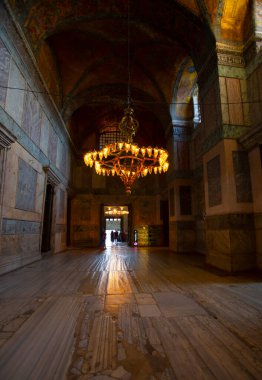 Ayasofya 'nın içi. Türkiye 'nin İstanbul kentindeki Bizans Kültürü' nün en büyük anıtı..
