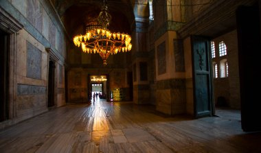 Ayasofya 'nın içi. Türkiye 'nin İstanbul kentindeki Bizans Kültürü' nün en büyük anıtı..