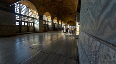 Ayasofya 'nın içi. Türkiye 'nin İstanbul kentindeki Bizans Kültürü' nün en büyük anıtı..