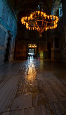 Ayasofya 'nın içi. Türkiye 'nin İstanbul kentindeki Bizans Kültürü' nün en büyük anıtı..