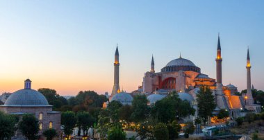 Ayasofya Kubbe ve minareler gün batımında eski İstanbul, Türkiye 'de