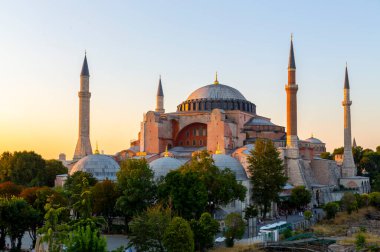 Ayasofya Kubbe ve minareler gün batımında eski İstanbul, Türkiye 'de