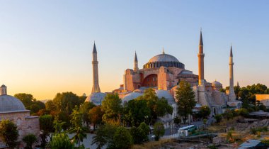 Ayasofya Kubbe ve minareler gün batımında eski İstanbul, Türkiye 'de