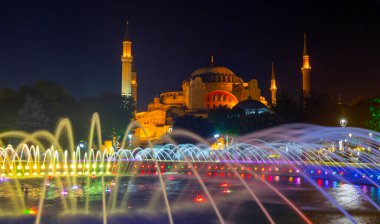 Ayasofya Kubbe ve minareler gün batımında eski İstanbul, Türkiye 'de