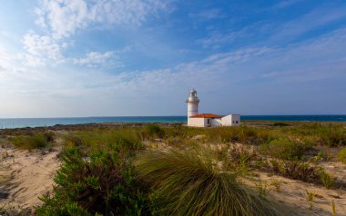 Polente Deniz Feneri Bozcaada 'nın en batı ucunda yer almaktadır ve 1861 yılında inşa edilmiştir. Polente ışığı 32 metre yüksekliğindedir ve ışığını 15 deniz miline ya da 28 kilometreye gönderebilir..