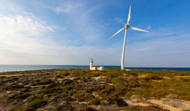Polente Deniz Feneri Bozcaada 'nın en batı ucunda yer almaktadır ve 1861 yılında inşa edilmiştir. Polente ışığı 32 metre yüksekliğindedir ve ışığını 15 deniz miline ya da 28 kilometreye gönderebilir..