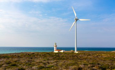 Polente Deniz Feneri Bozcaada 'nın en batı ucunda yer almaktadır ve 1861 yılında inşa edilmiştir. Polente ışığı 32 metre yüksekliğindedir ve ışığını 15 deniz miline ya da 28 kilometreye gönderebilir..