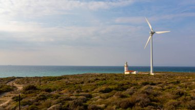 Polente Deniz Feneri Bozcaada 'nın en batı ucunda yer almaktadır ve 1861 yılında inşa edilmiştir. Polente ışığı 32 metre yüksekliğindedir ve ışığını 15 deniz miline ya da 28 kilometreye gönderebilir..