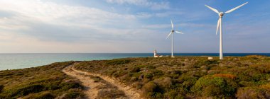 Polente Deniz Feneri Bozcaada 'nın en batı ucunda yer almaktadır ve 1861 yılında inşa edilmiştir. Polente ışığı 32 metre yüksekliğindedir ve ışığını 15 deniz miline ya da 28 kilometreye gönderebilir..