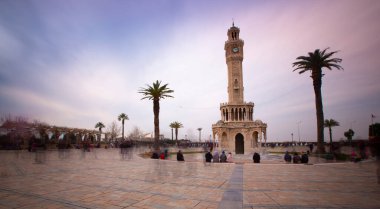 Izmir Saat Kulesi. Ünlü Saat Kulesi Izmir'in sembolü haline geldi.