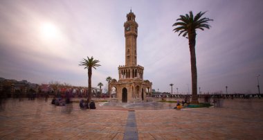 Izmir Saat Kulesi. Ünlü Saat Kulesi Izmir'in sembolü haline geldi.