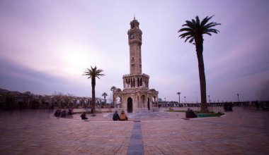 Izmir Saat Kulesi. Ünlü Saat Kulesi Izmir'in sembolü haline geldi.