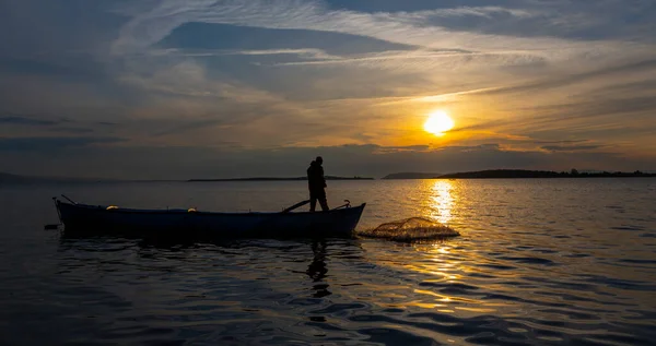 Fishing Boats Net Fisherman Throwing Lake Lake Eber Afyonkarahisar — Φωτογραφία Αρχείου