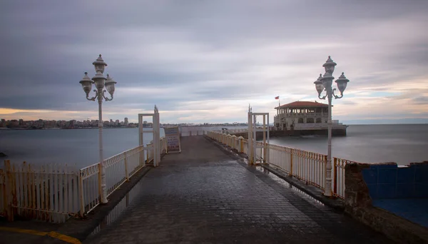 Historical Moda Pier Building Jutting Out Sea Marmara Kadikoy Neighborhood — Foto Stock