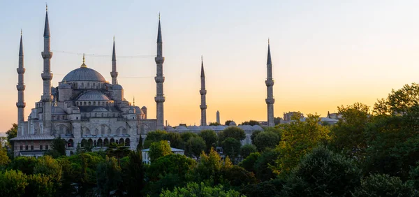 在老城区 伊斯坦布尔 土耳其的蓝色清真寺 Sultanahmet 工业部长会议 — 图库照片