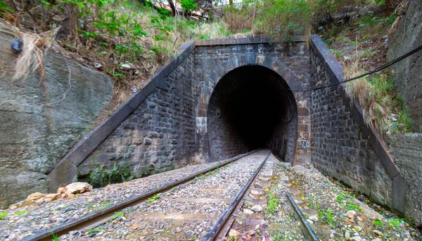 Túnel Ferrocarril Con Una Luz Final Puede Representar Logro Sus —  Fotos de Stock