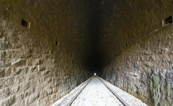 Túnel Ferrocarril Con Una Luz Final Puede Representar Logro Sus —  Fotos de Stock